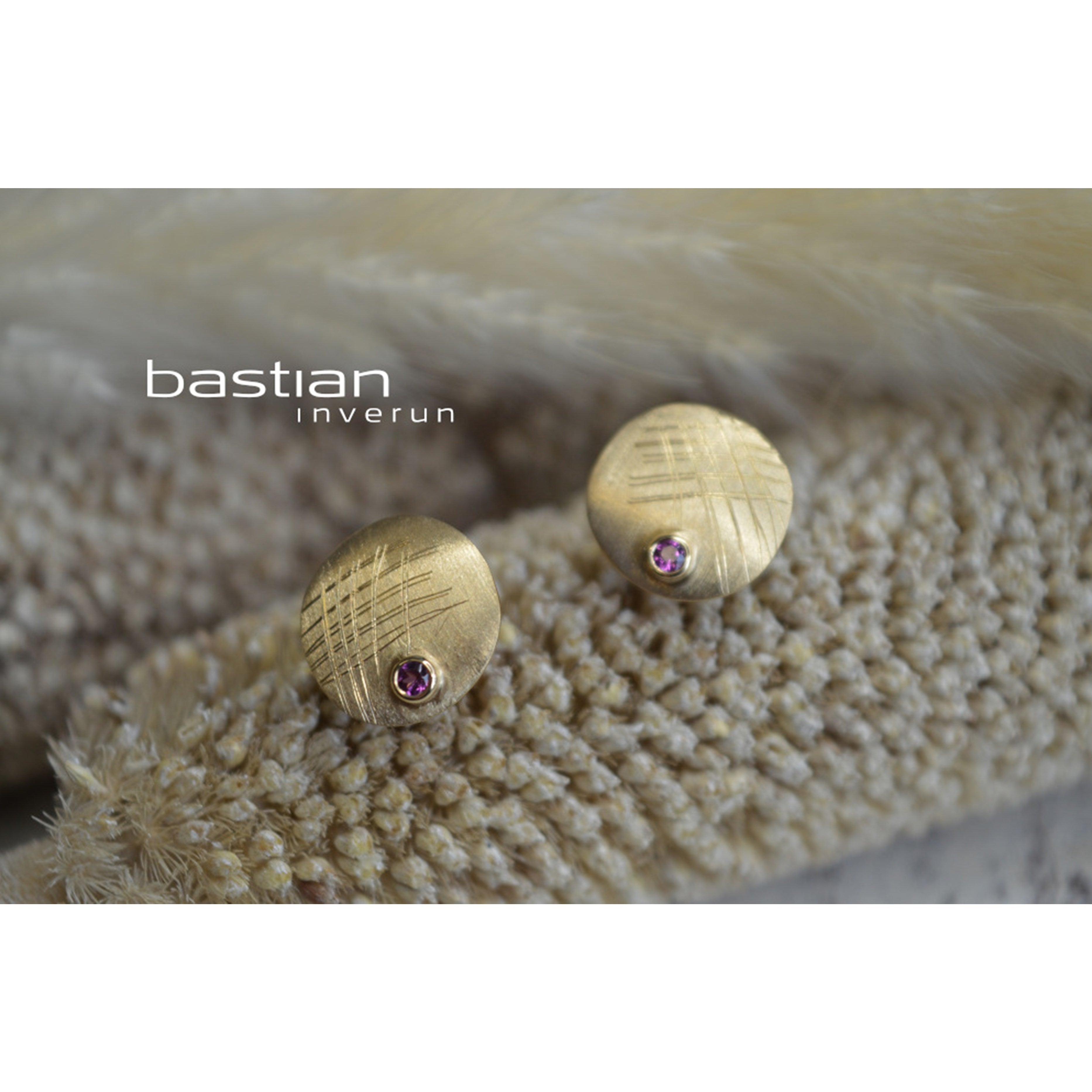 750/- Øreringe mat/børstet, rhodolit 0.08ct