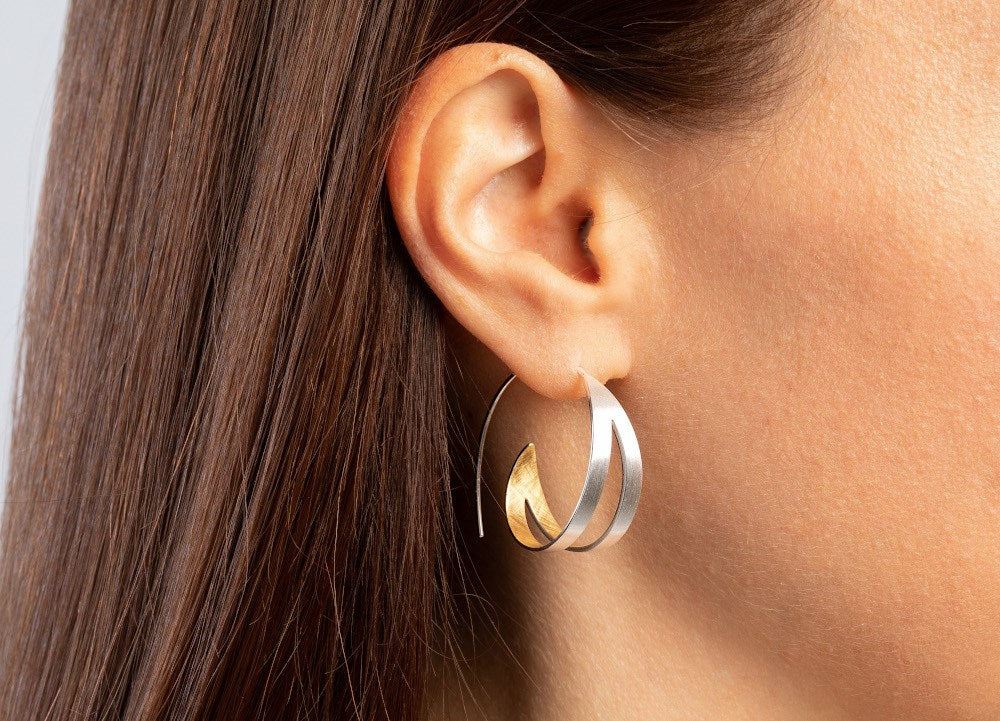 925/- earrings, partly gp satin/scratch