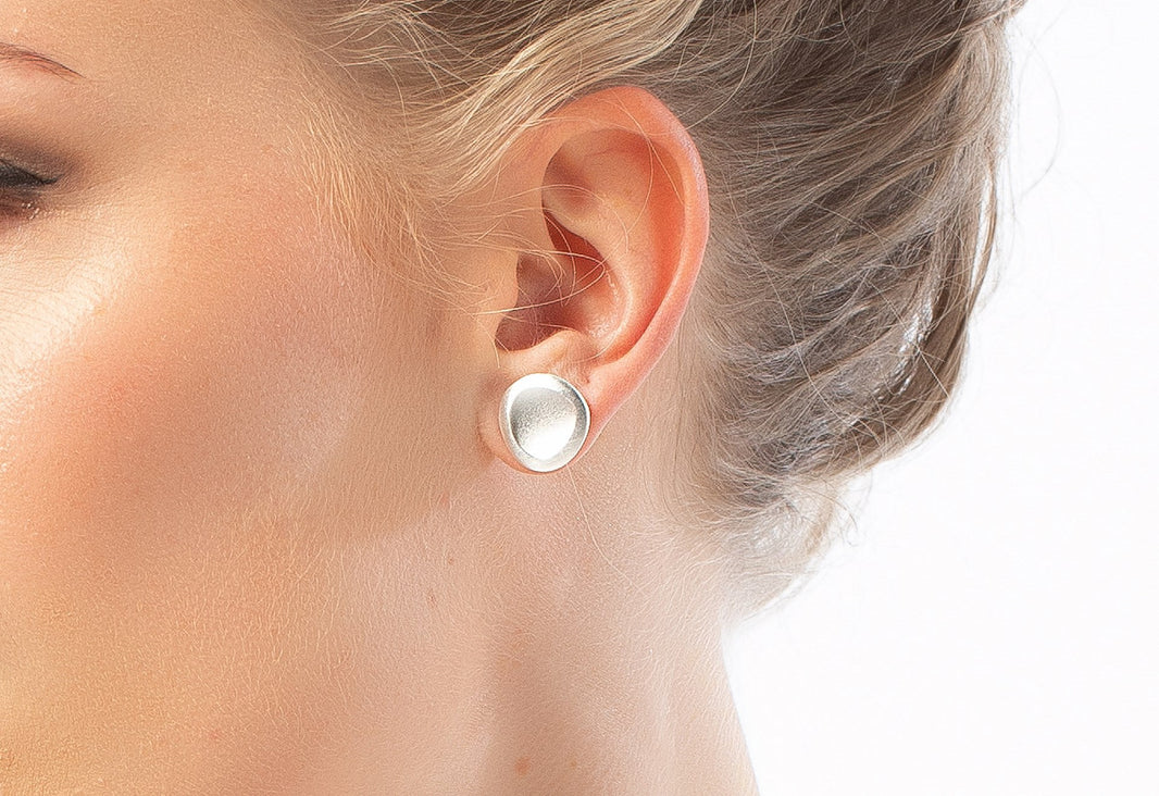 925/- earstud satin/sand