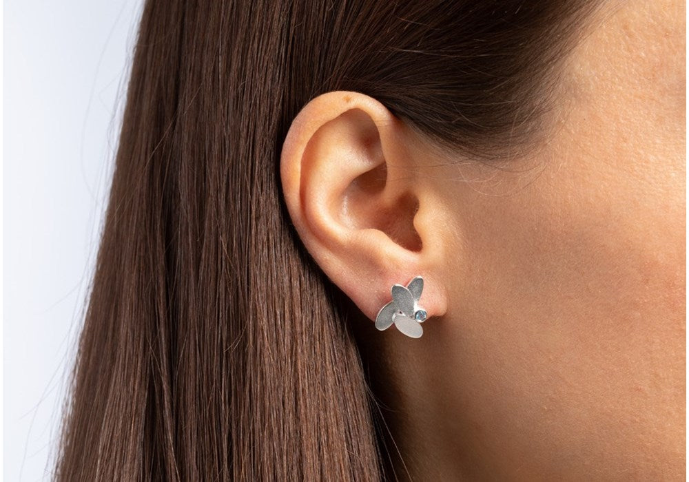 925/- Ørestikker sandblæst, blå topas 0,09ct