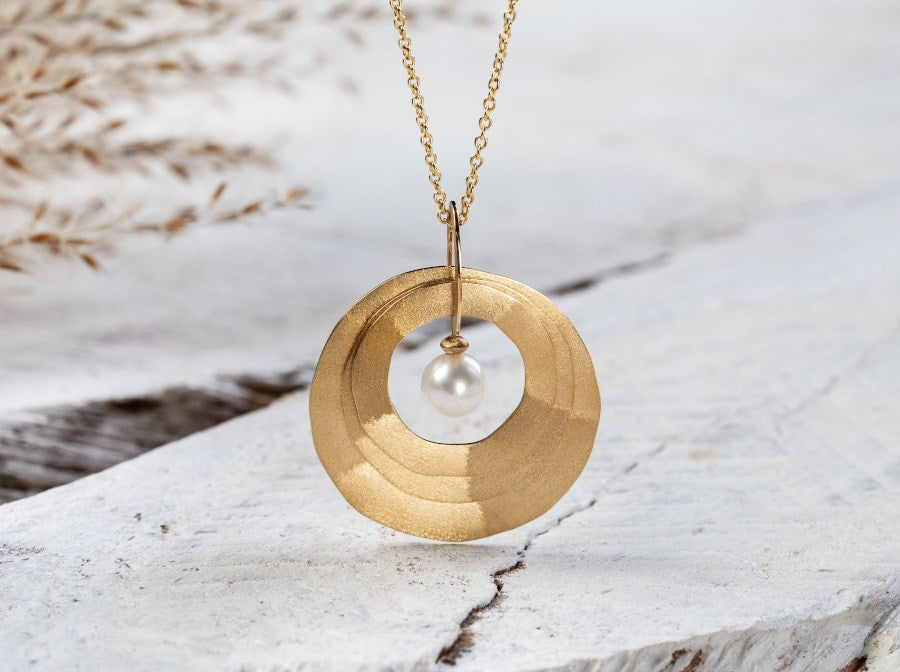 750/- Vedhæng mat/børstet, kulturperle 1,72ct