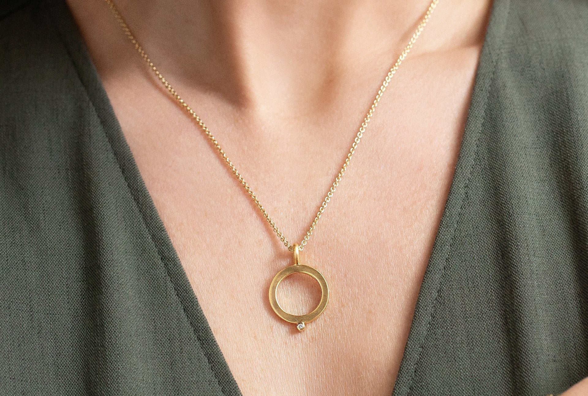 925/- Vedhæng, mat fg, brillant 0,01ct W-SI