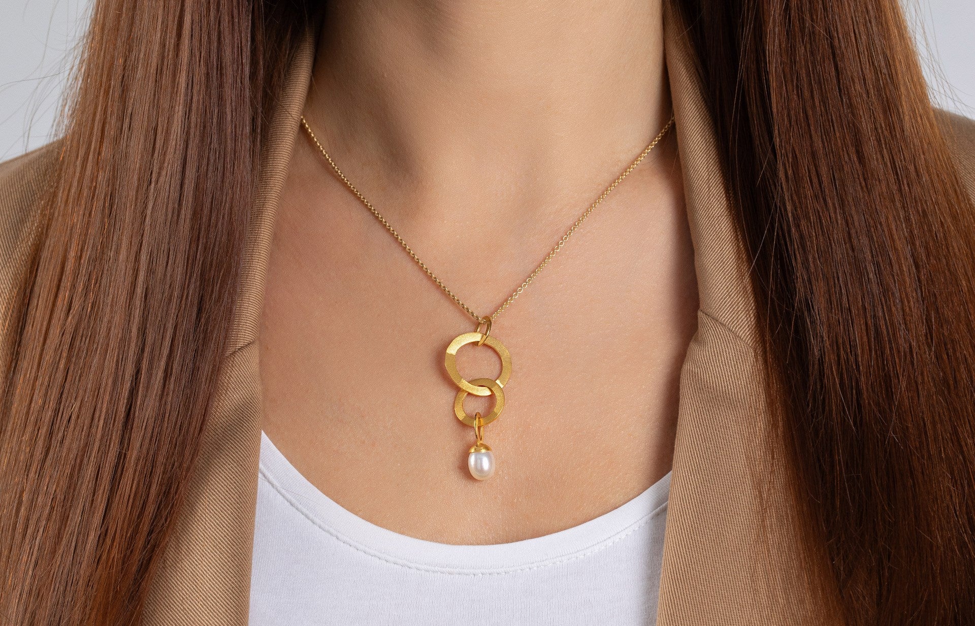 925/- Vedhæng, mat/børstet fg, kulturperle 3.23ct