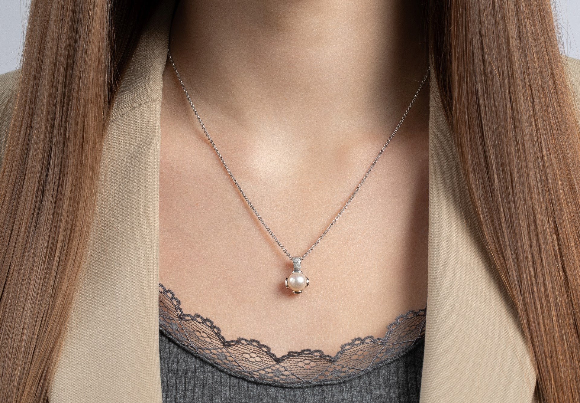 925/- Vedhæng, mat rho., hvid kulturperle 3,85ct
