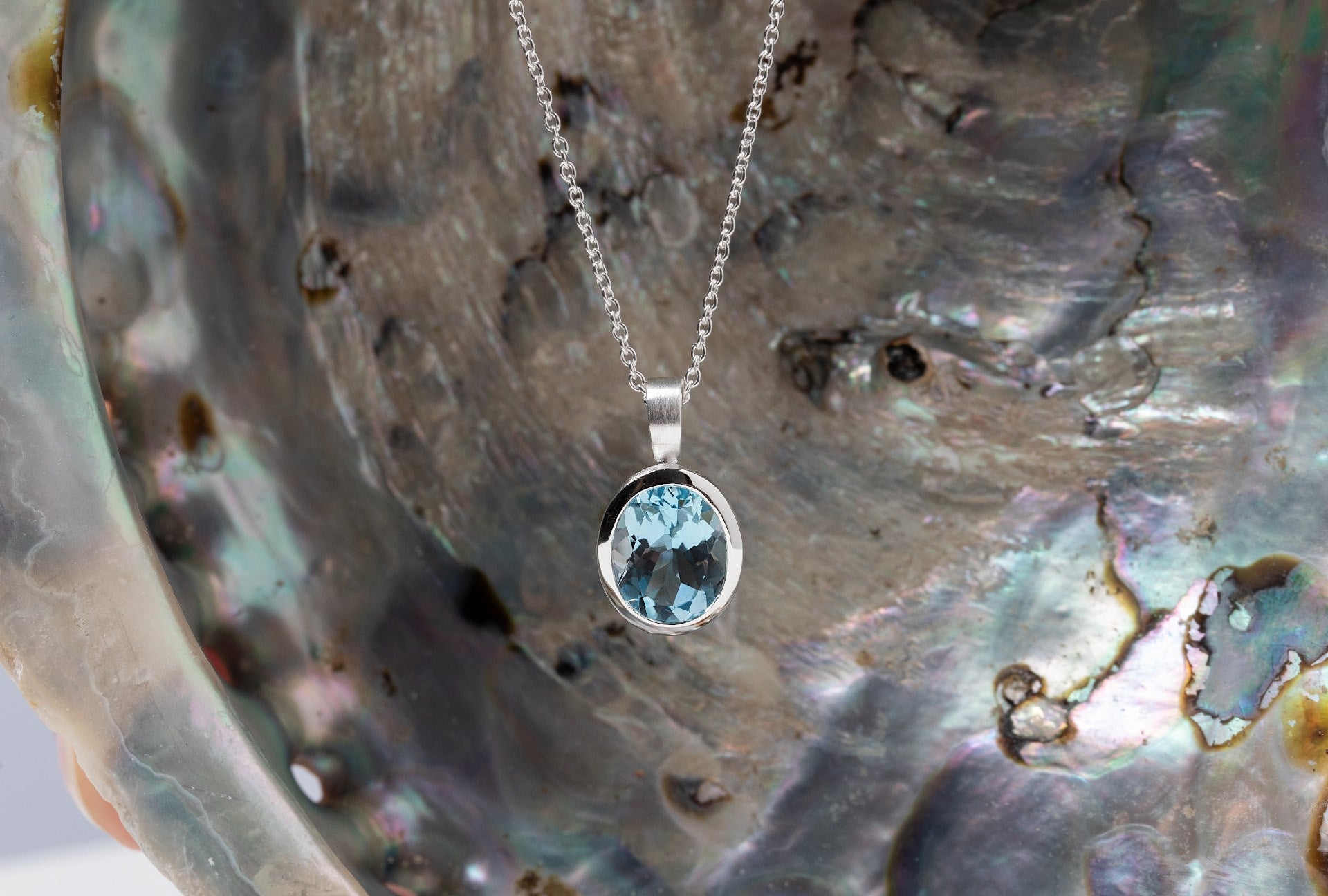 925/- Vedh inkl. Kette matt/glänzend Blautopas 3,99 ct