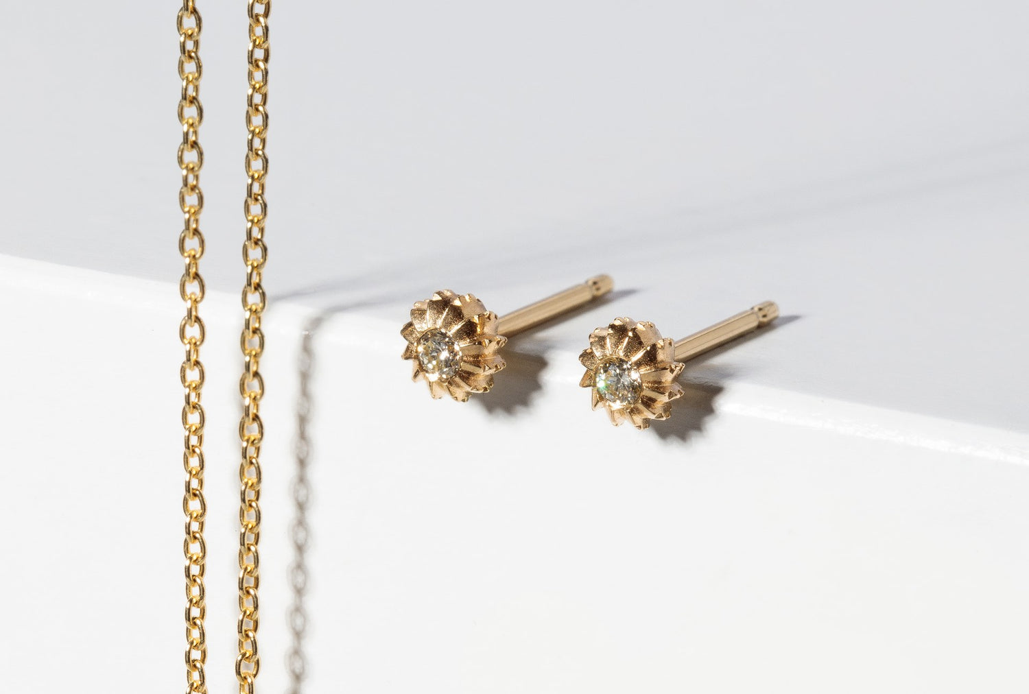 750/- mat øreringe, br 0.06ct W-SI