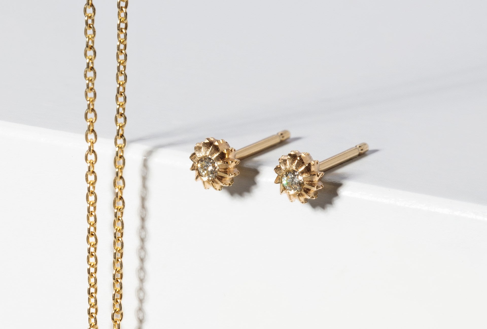 750/- mat øreringe, br 0.06ct W-SI