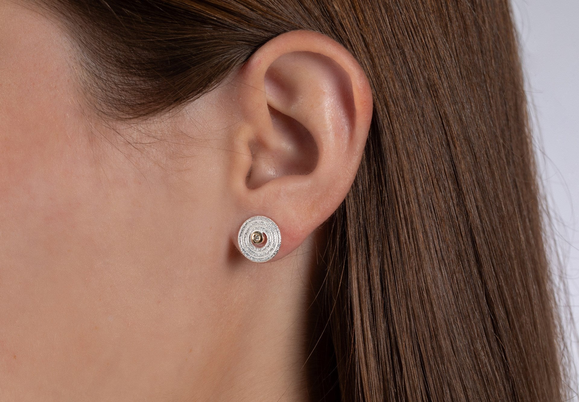 925/- Ohrringe, fg 14K matt/gebürstet 0,02ct