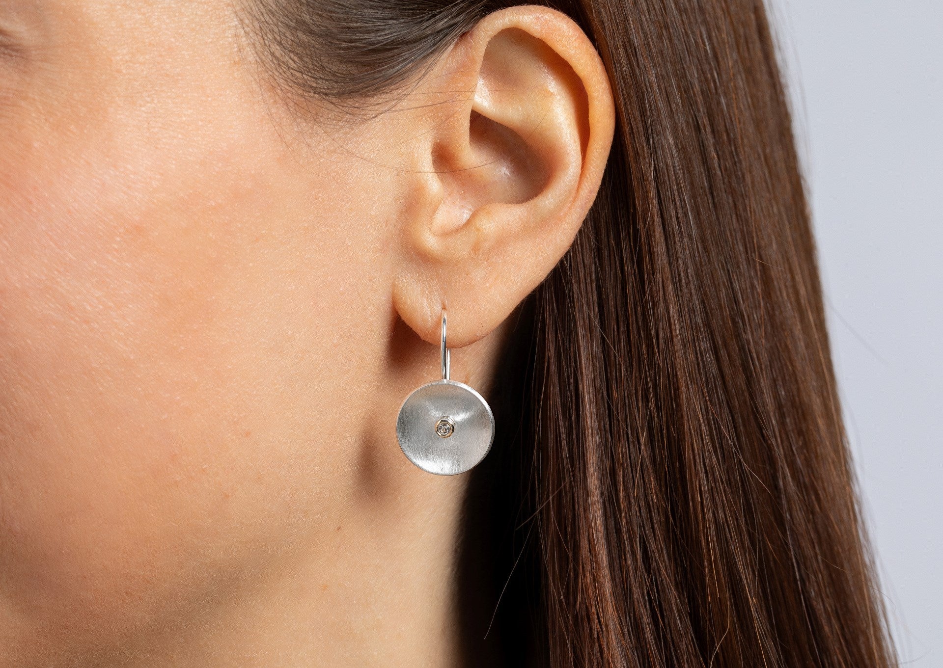 925/- øreringe, fg 14K mat., hvid topas 0,07ct