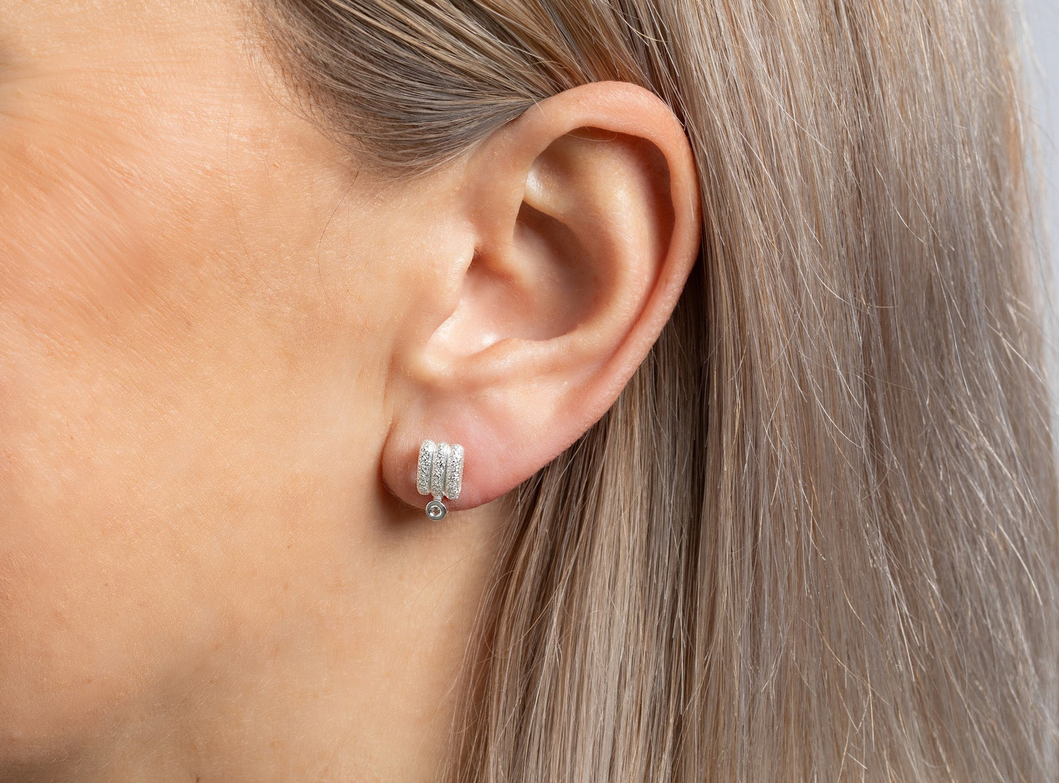 925/- Ohrringe mattiert/gebürstet, Weißtopas 0,024ct - Nicht rhodiniert