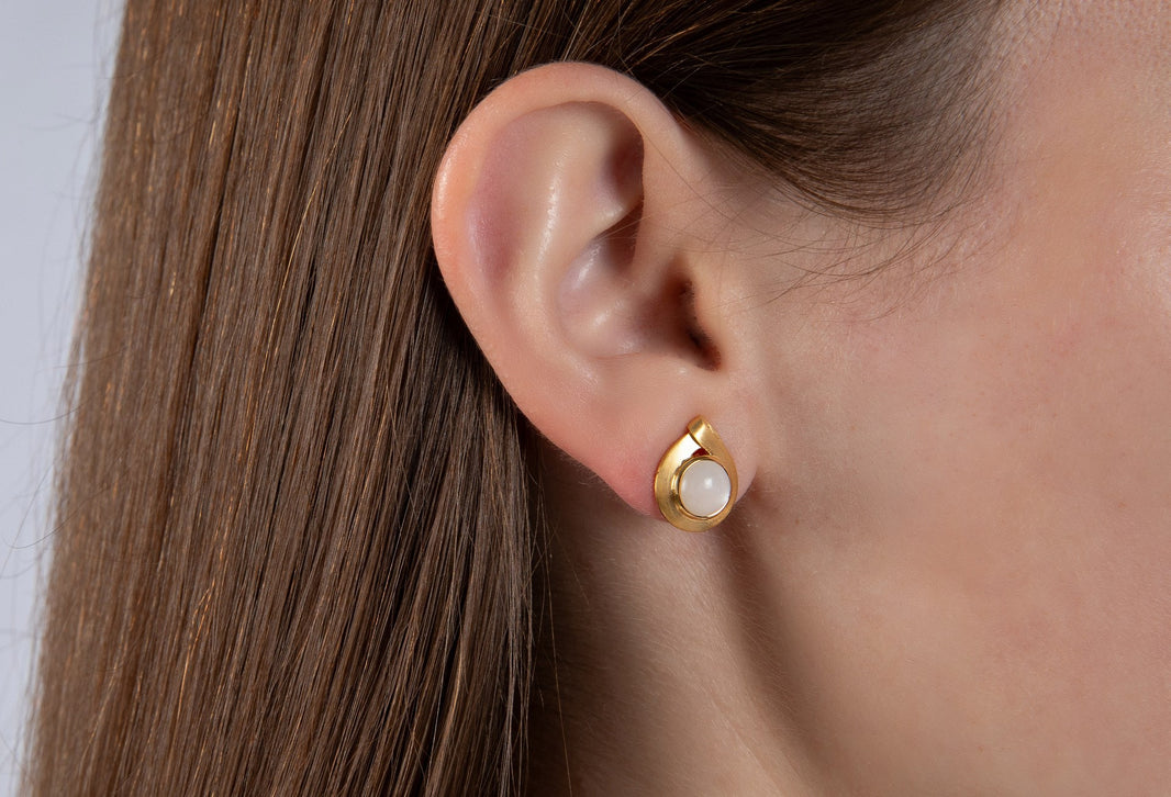 925/- earstud, gp satin, white moonstone 2,49ct