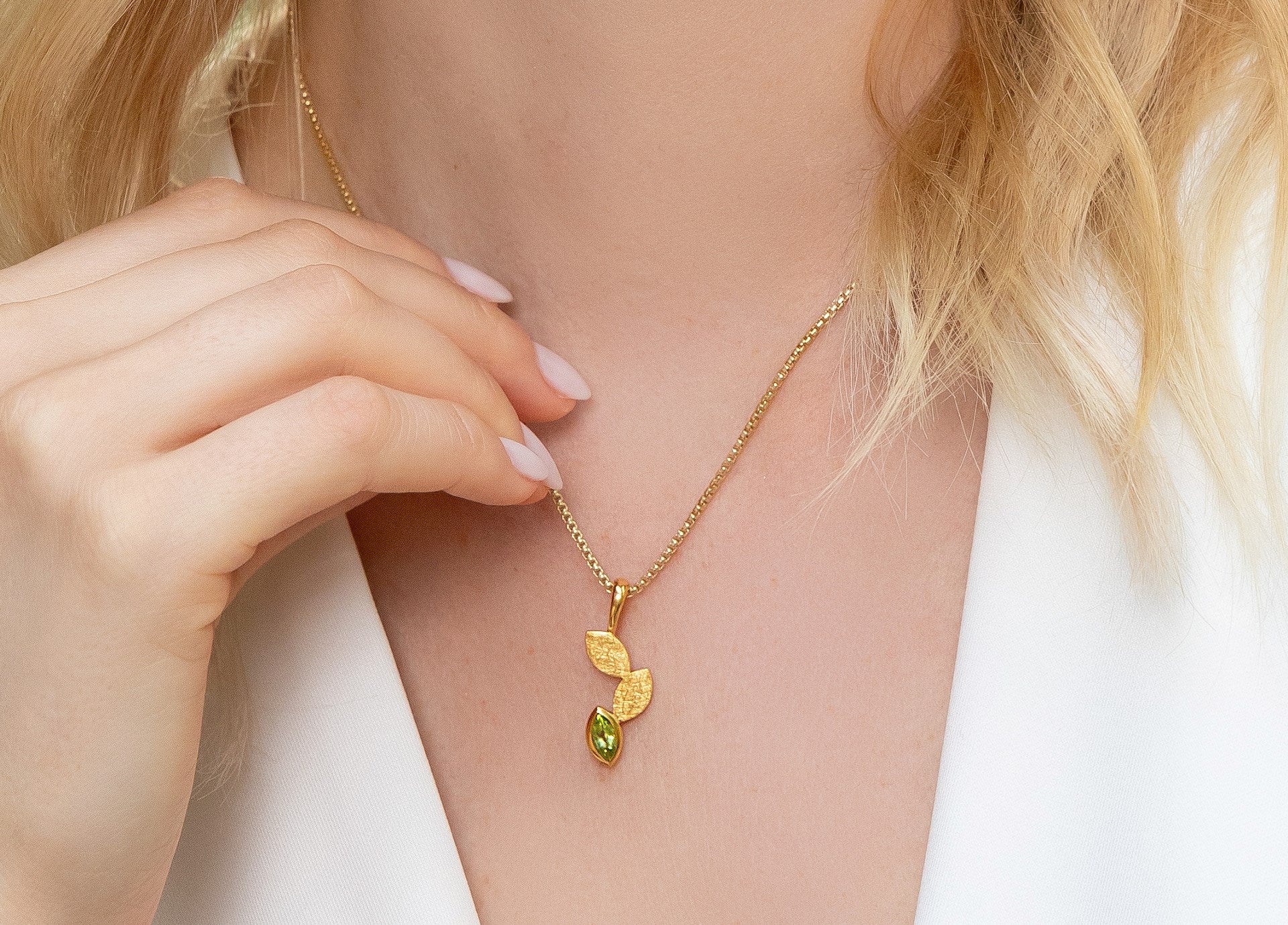 925/- Vedhæng, fg børstet/blank, peridot 0,58