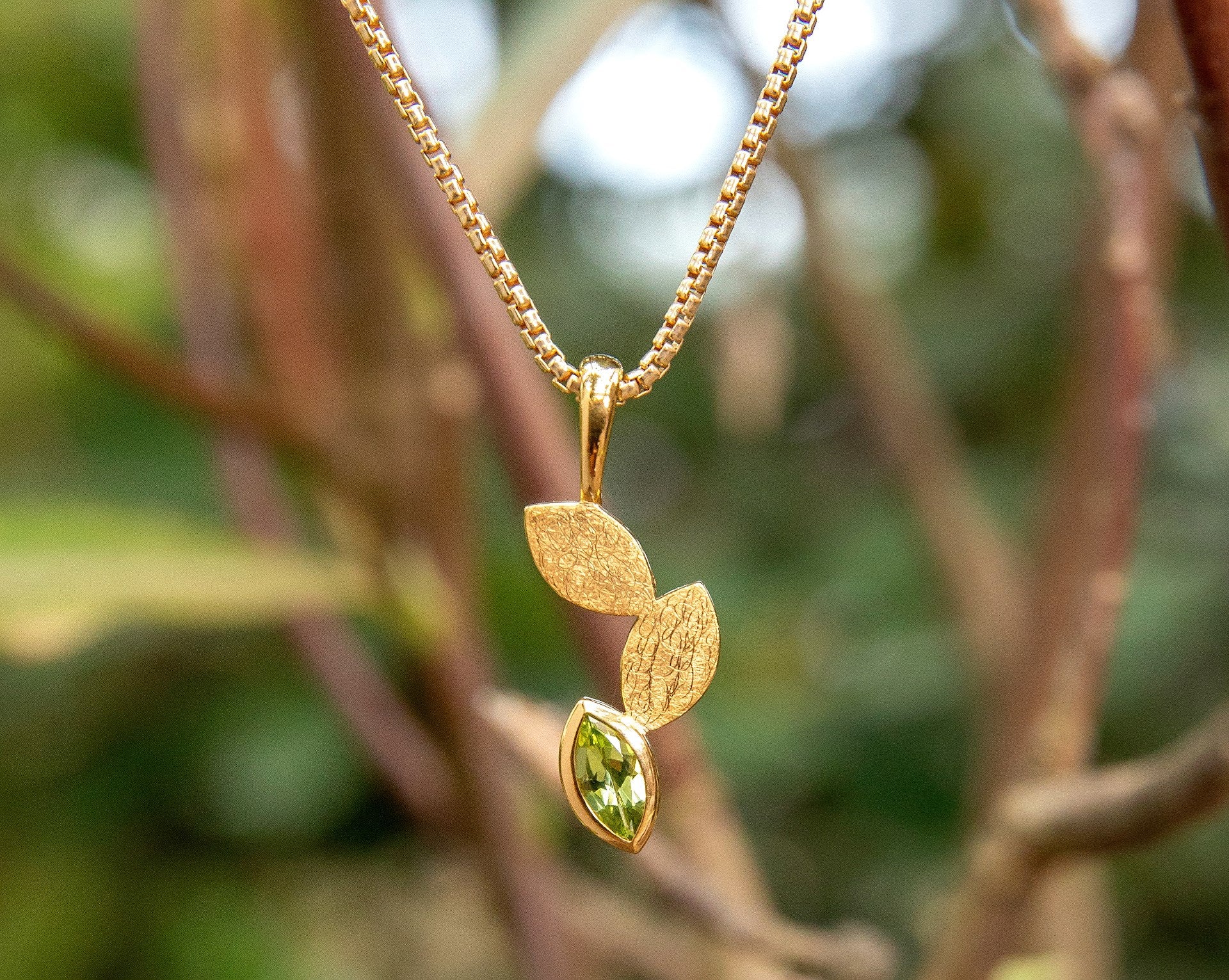 925/- Vedhæng, fg børstet/blank, peridot 0,58