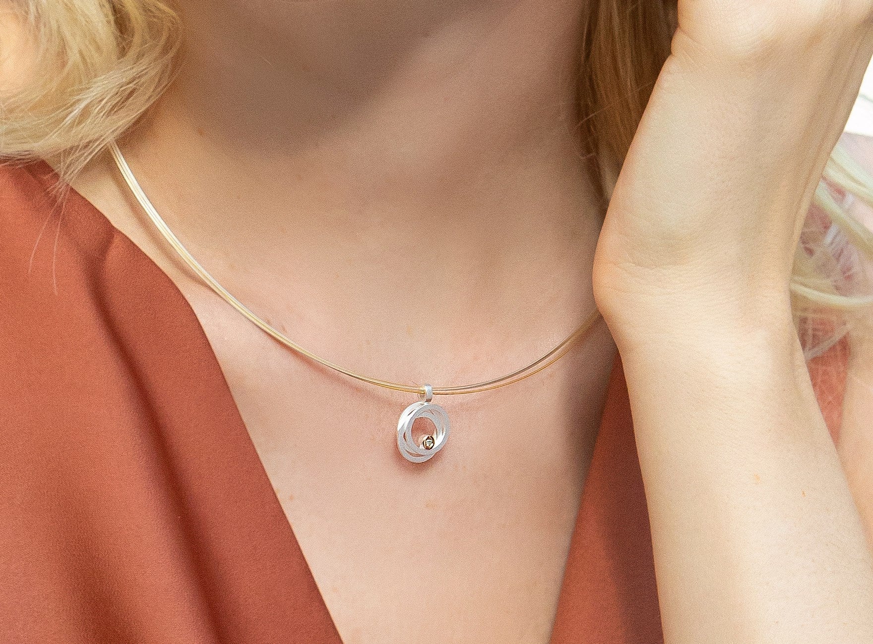 925/- Vedhæng, fg 14K mat/blank, 0,02ct W-SI