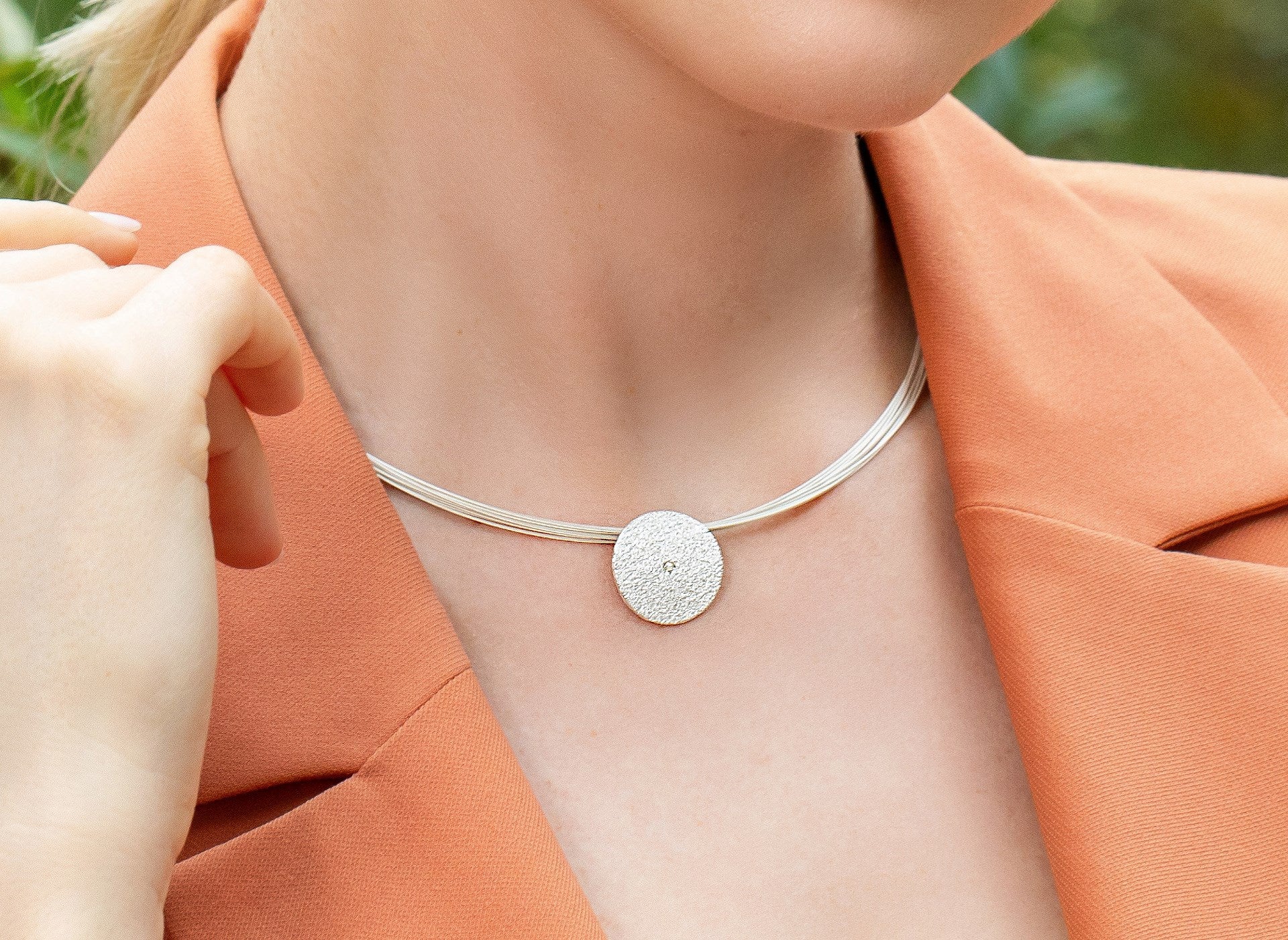 925/- Vedhæng specielt tekstureret,  0,02ct W-SI