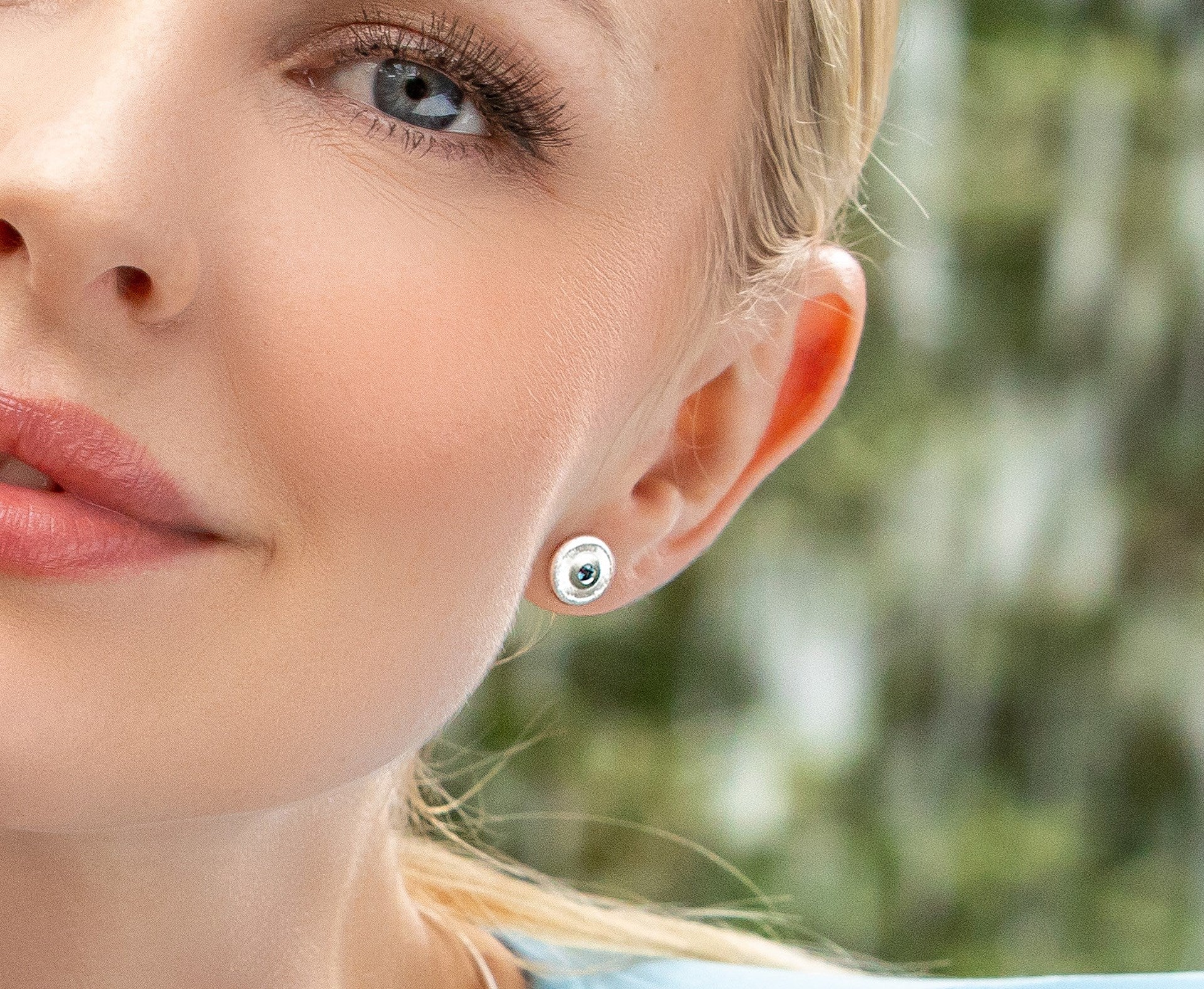 925/- Ohrringe mattiert, Topas London Blue 0,14ct