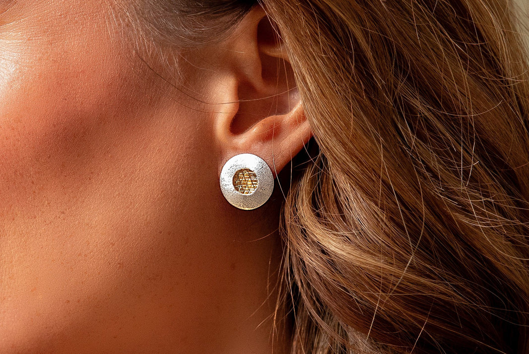 925/- Earrings, partially fg, brushed