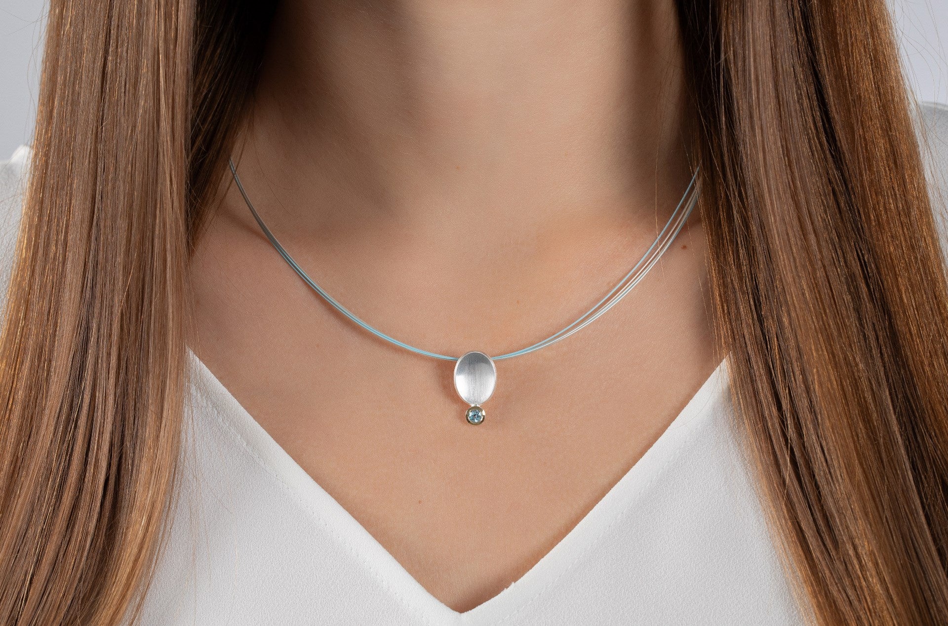 925/- Vedhæng, fg mat/blank, blå topas 0,21ct