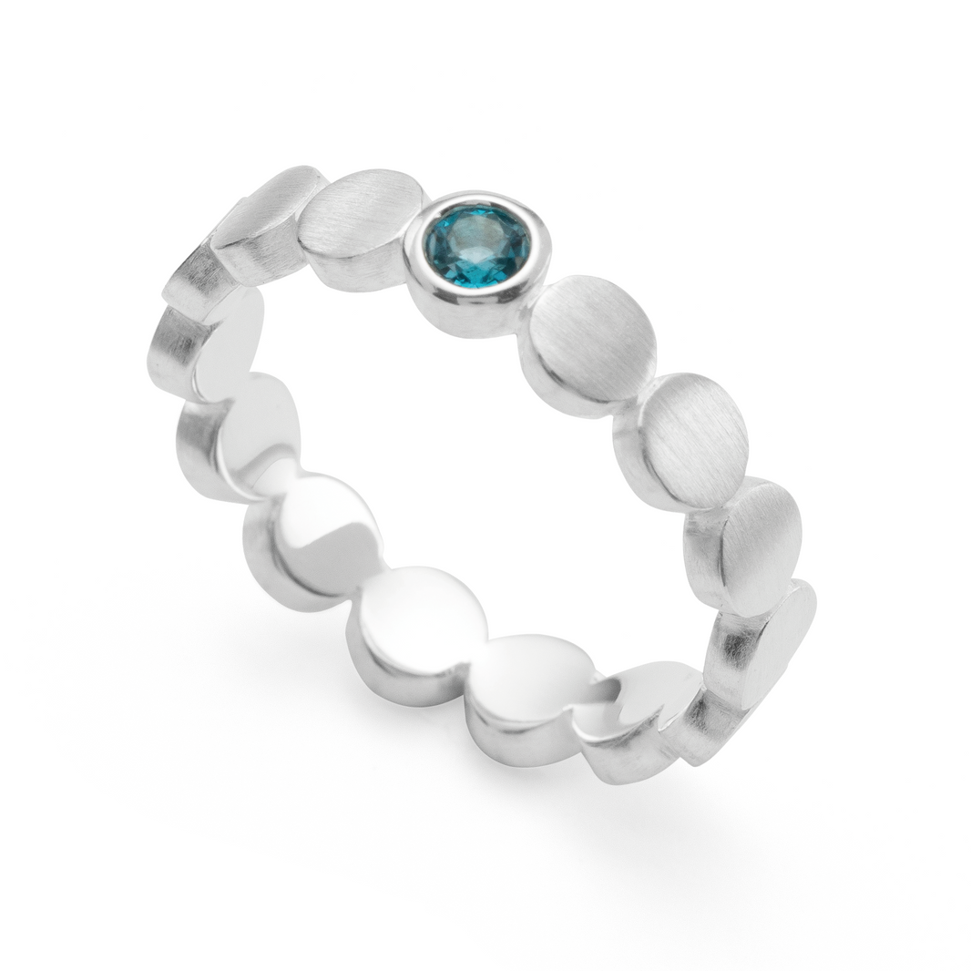 925/- ring, rho. mat/blank, blå topas 0,14ct