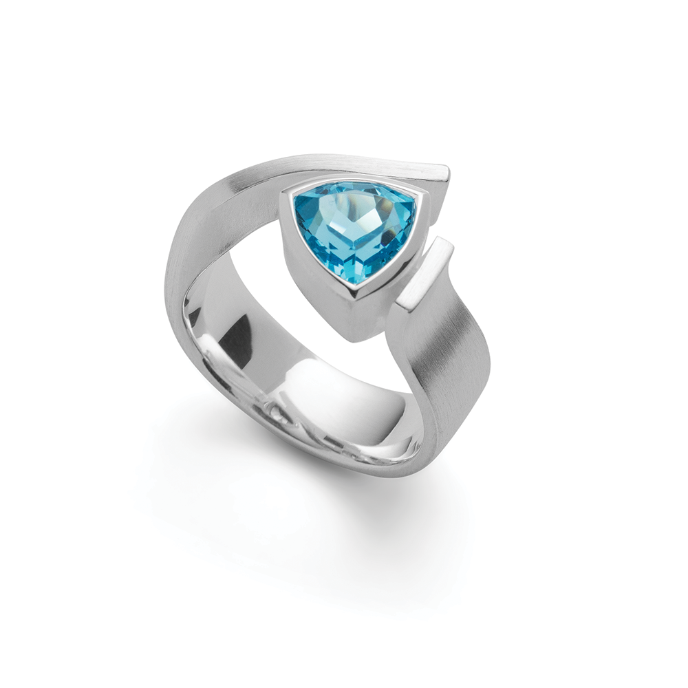 925/- Ring, mattiert, Blautopas 2,43 ct
