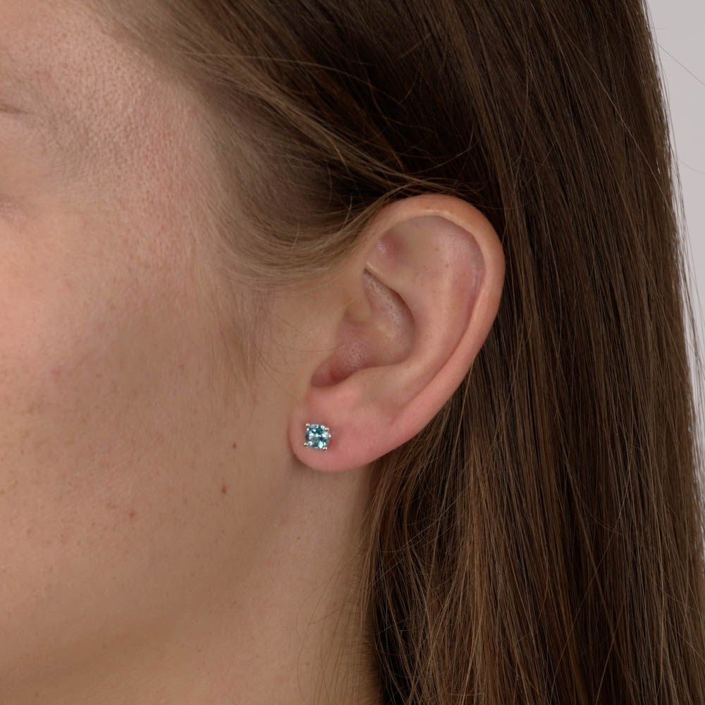 925/- Ørestikker blå topas 1,10ct. Poleret