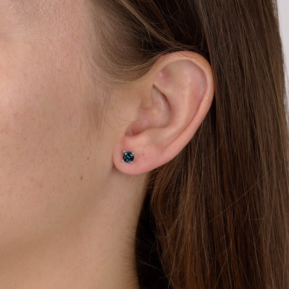 925/- Oorbellen met blauwe topaas van 1,20 ct. Gepolijst