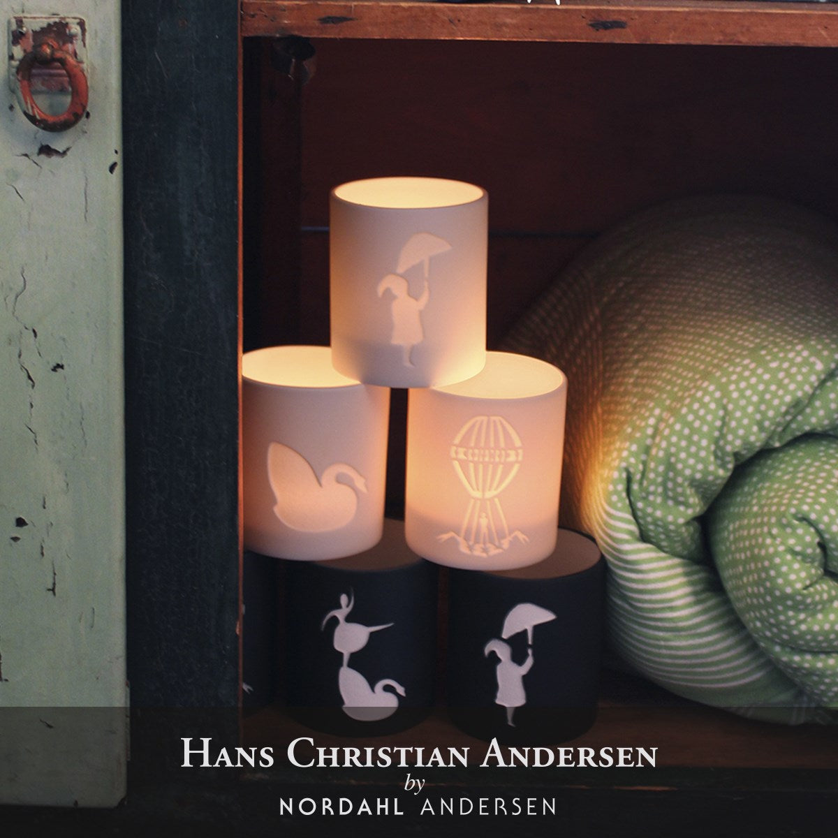 Porcelain candle holder Hot air balloon & sandman