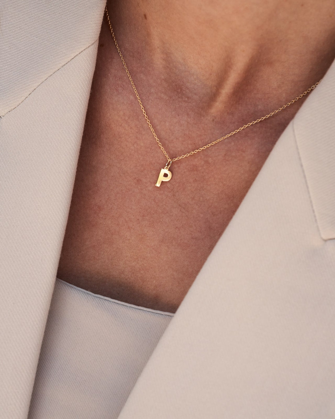 14 kt. gold pendant letter