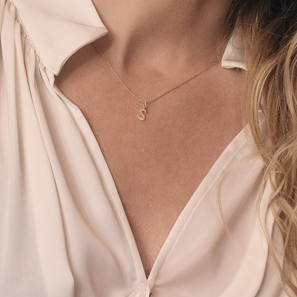 14 kt. gold pendant letter