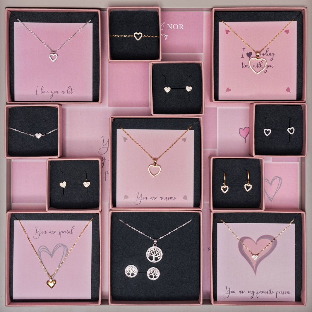 Joanli Nor Display med MORSDAG