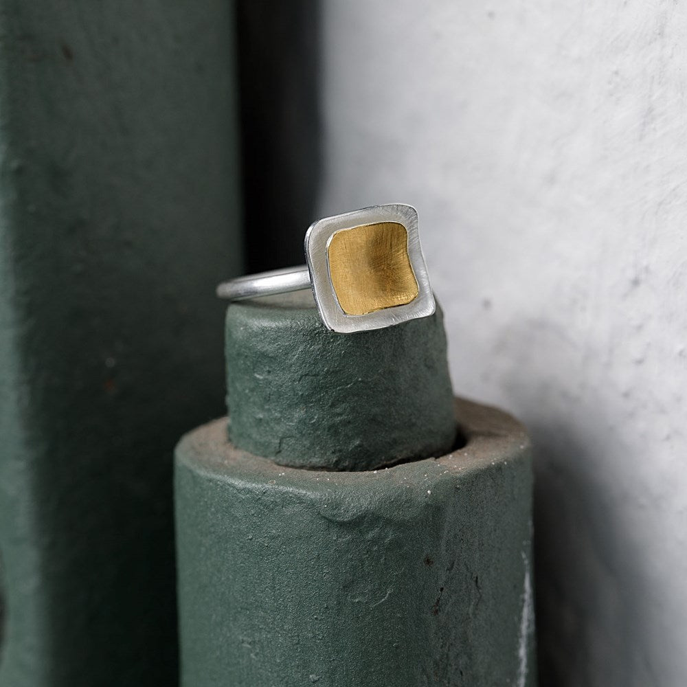 925/- ring, delvis fg., børstet