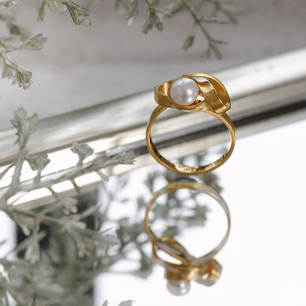 925/-ring, fg., matt, fresh pearl 1.37 ct