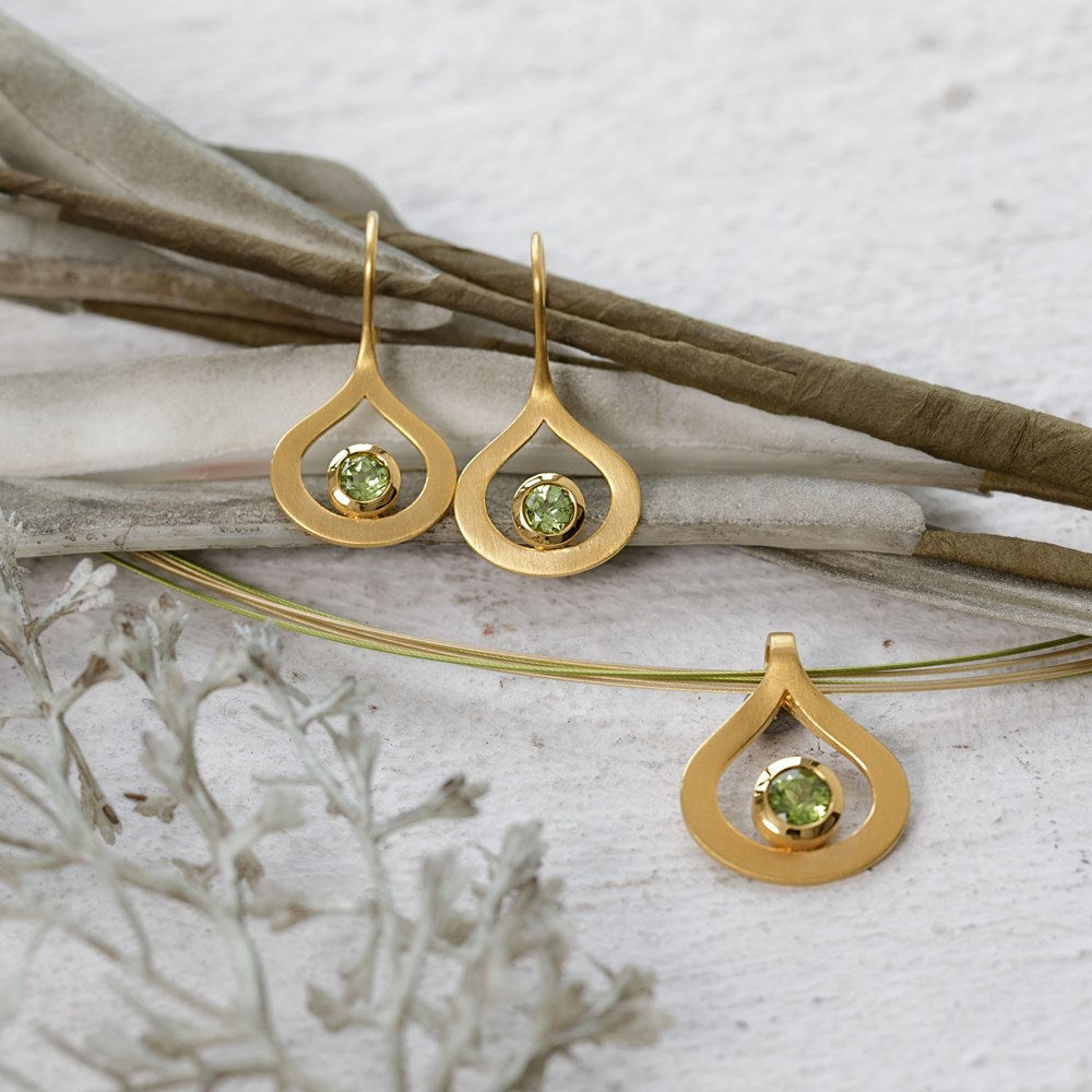 925/- øreringe, fg., mat, peridot 0,53ct