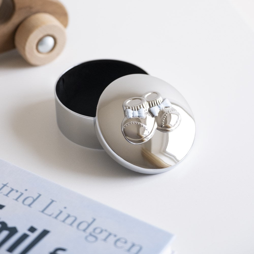 Chromeplated box w. shoes - blue