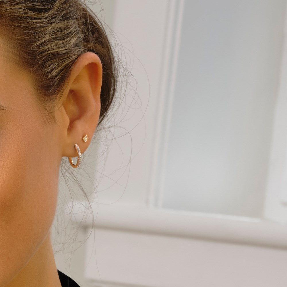 HEART 14 kt. guldørestikker m. dia. 0.30ct W/SI