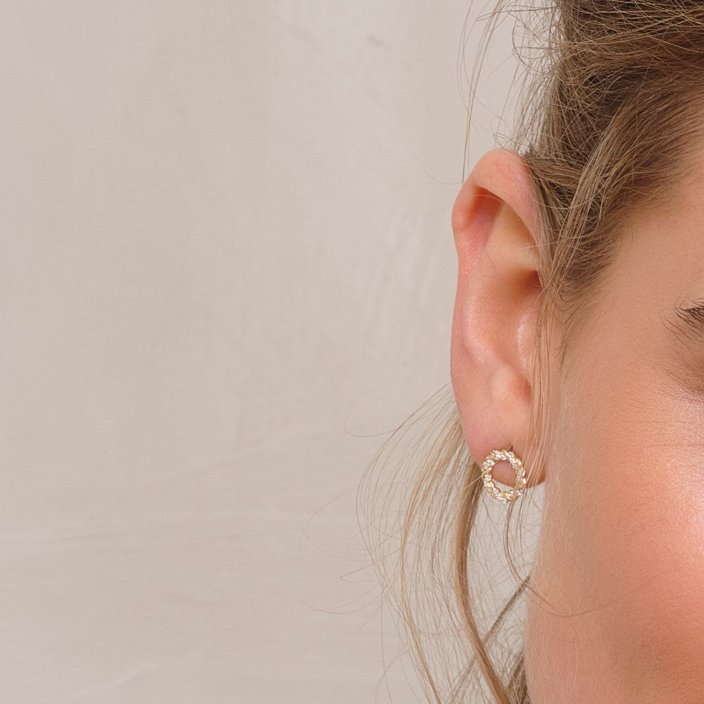 8kt. guldørestikker cirkel m. cz