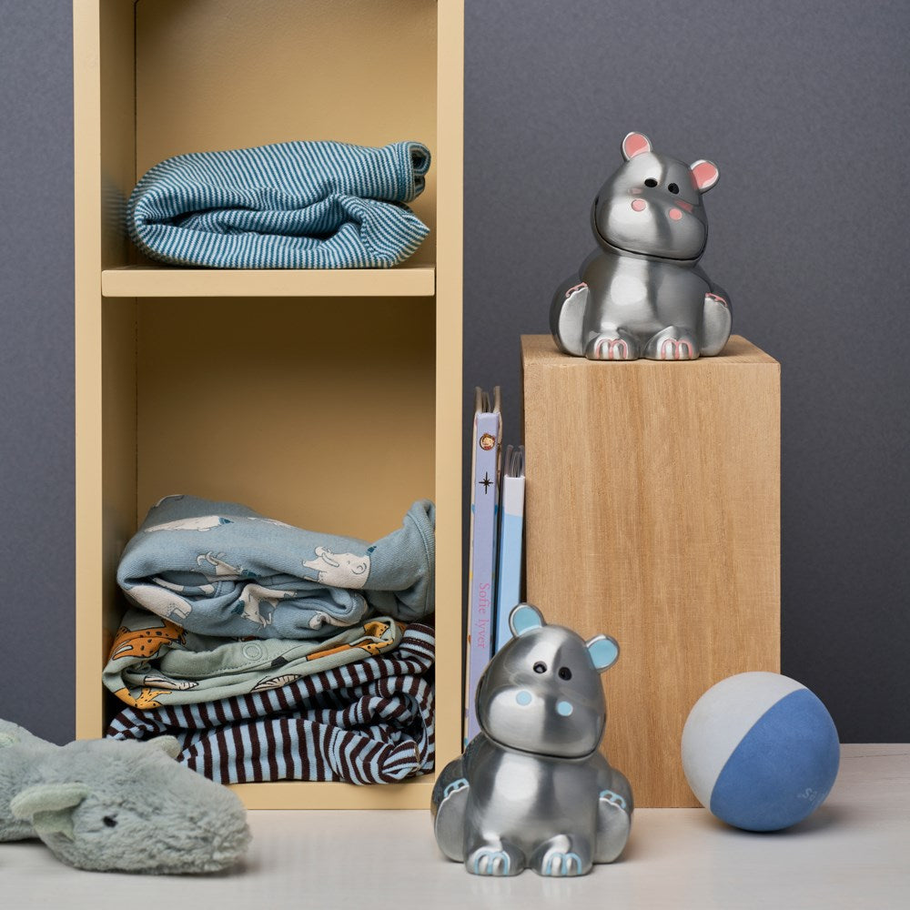 Fortinnet sparebøsse flodhest m. lyserøde ører